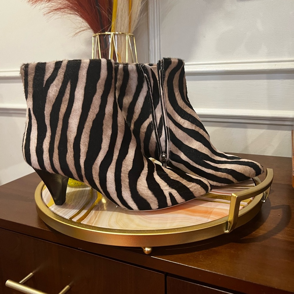 NWOB Cavallini Booties Zebra